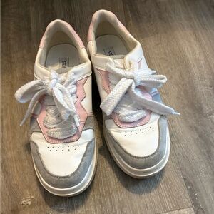 Stylish platform Sneakers in Pink and White